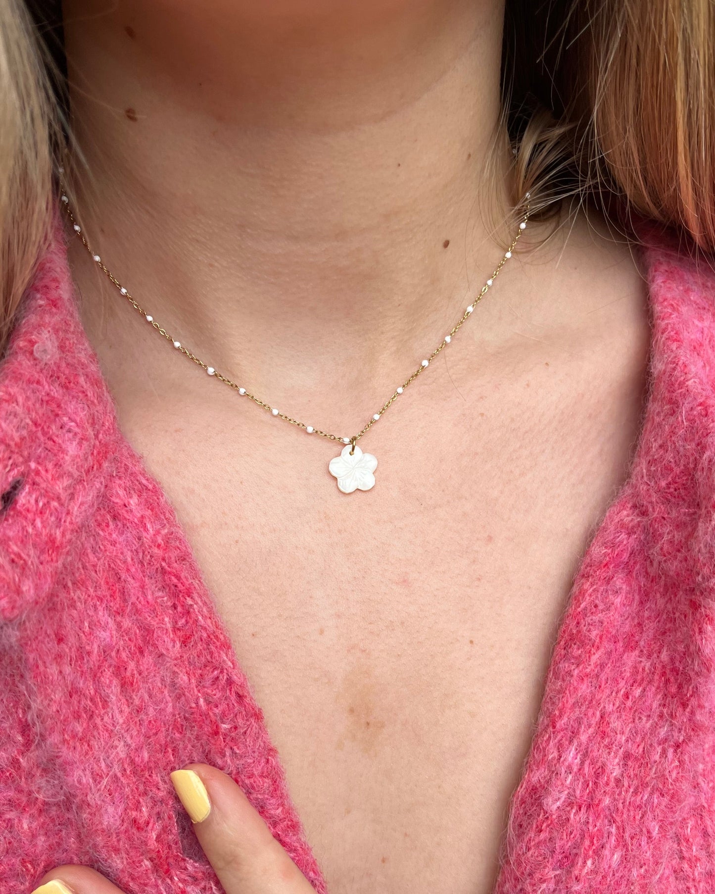 Collier fleur blanche en nacre Bohème NEPAL