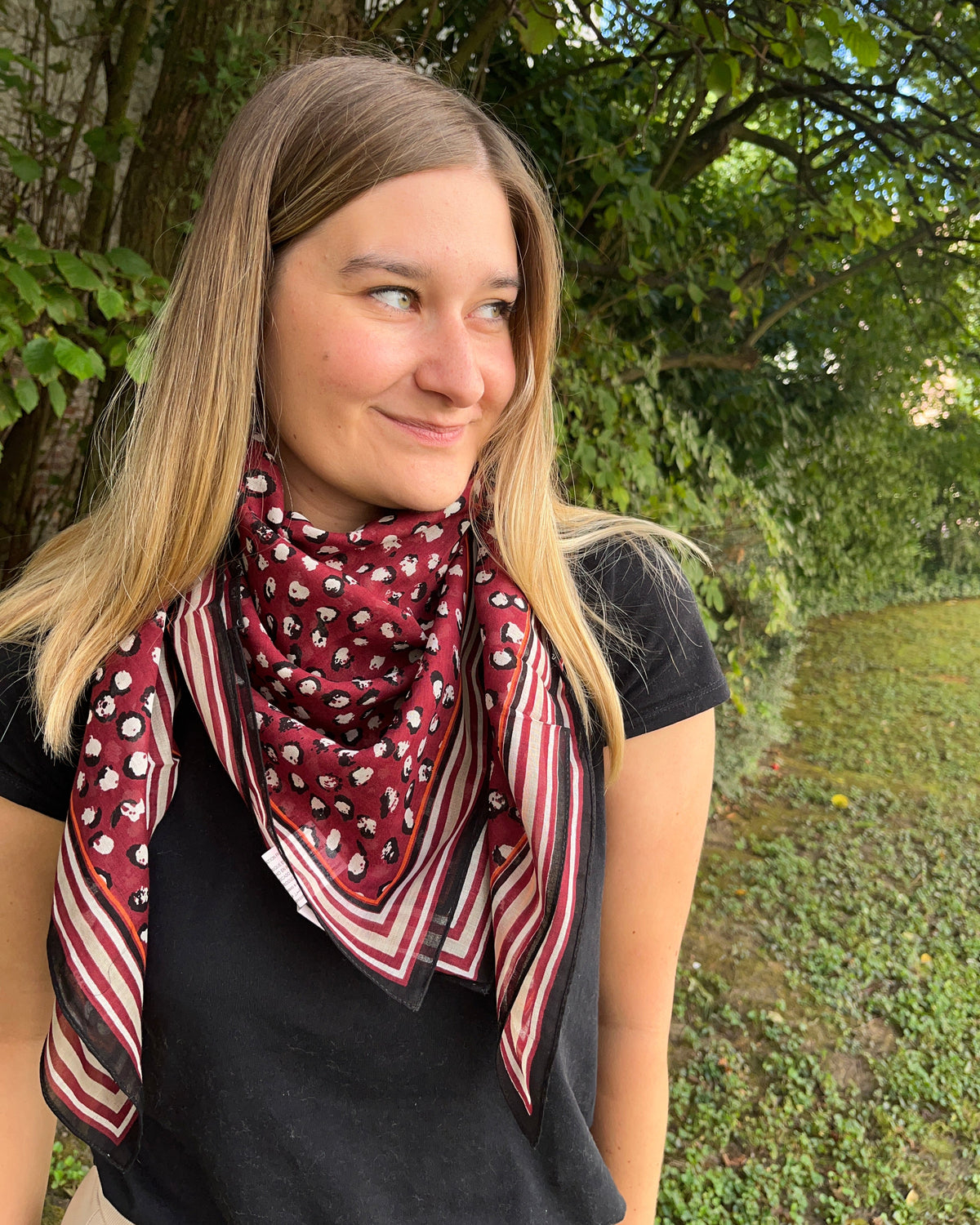 Foulard rouge léopard LEO