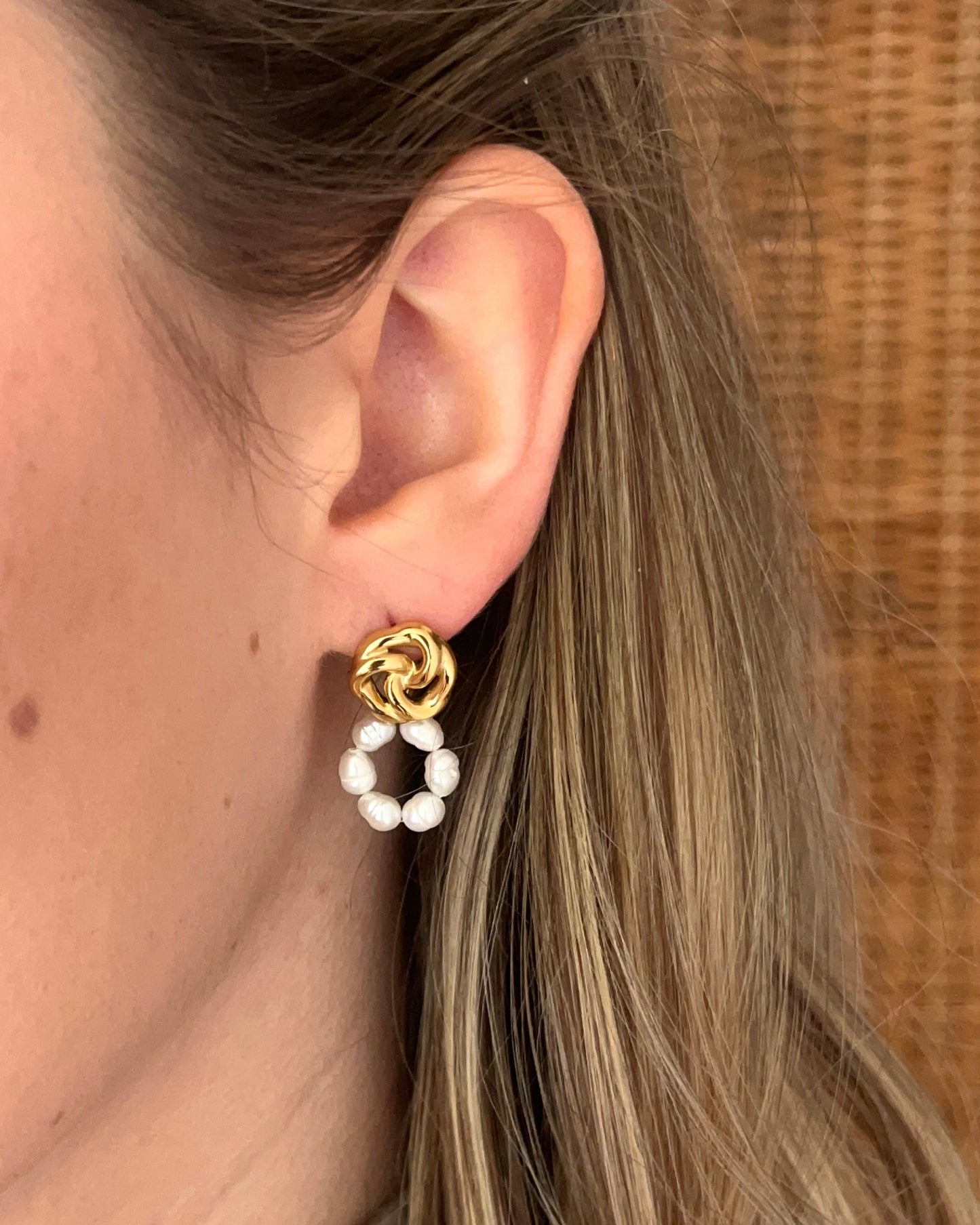 Boucles d'oreilles avec fleur et perles d'eau douce SACHA