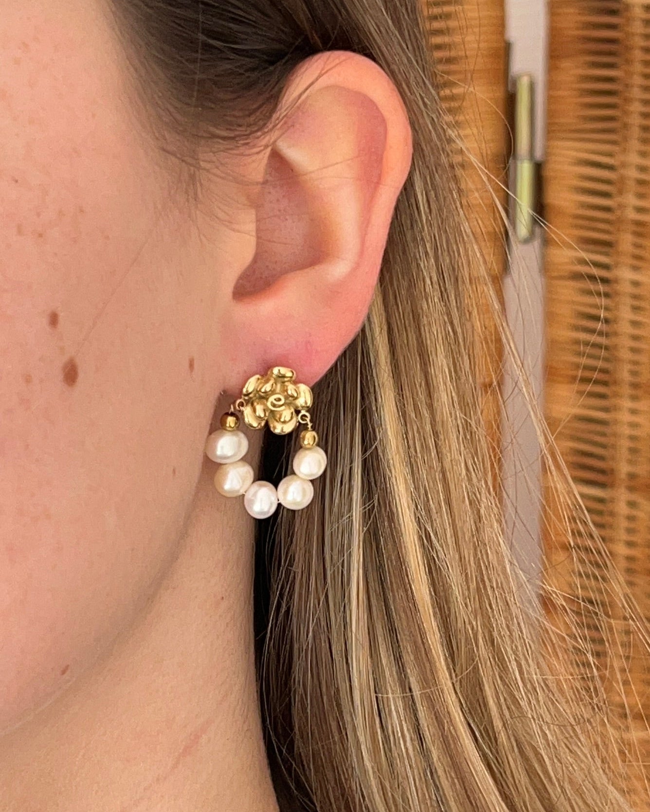 Boucles d'oreilles fleur et perles d'eau douces ROSALIA