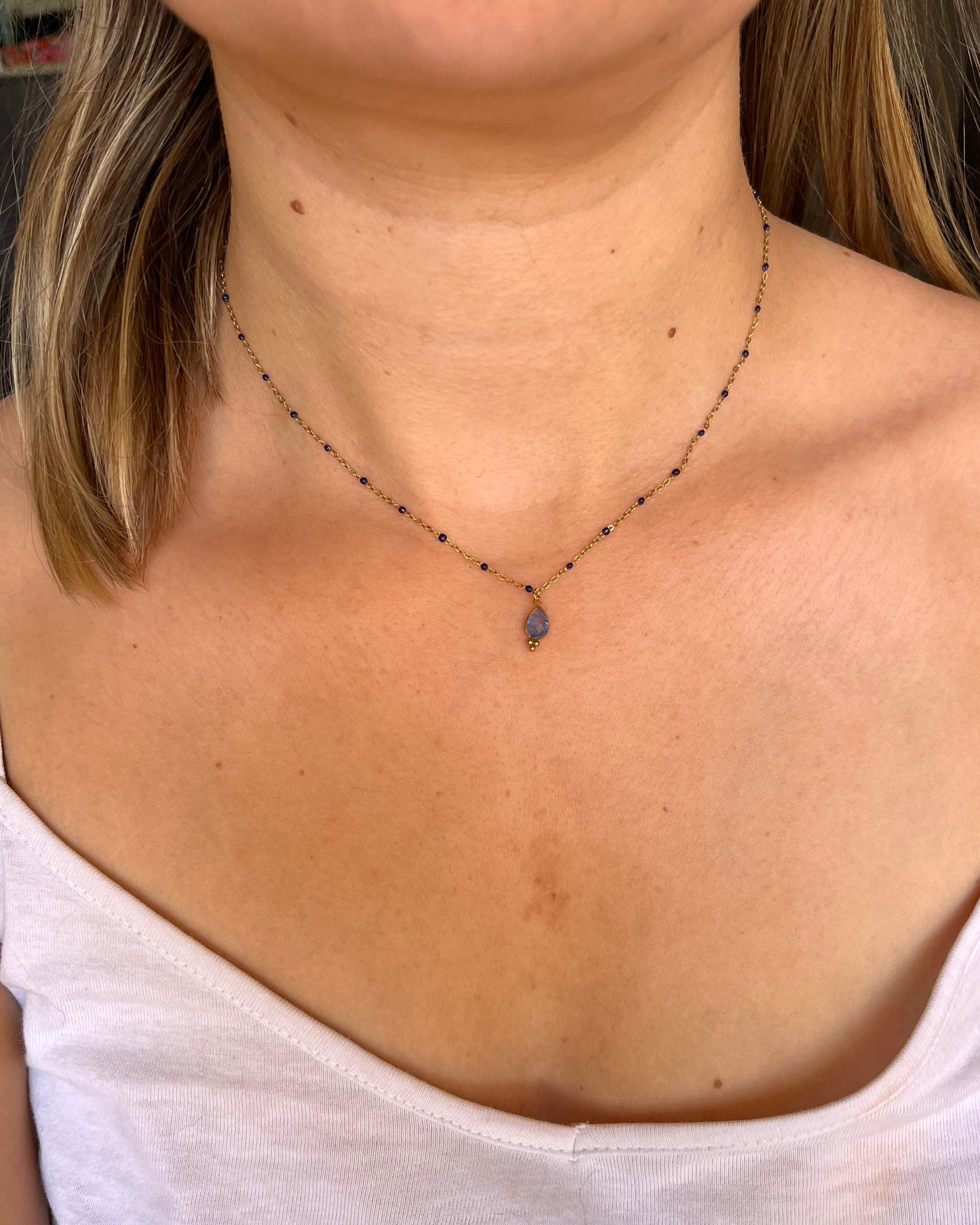 Collier avec pendentif goutte en pierre naturelle GOUTTE
