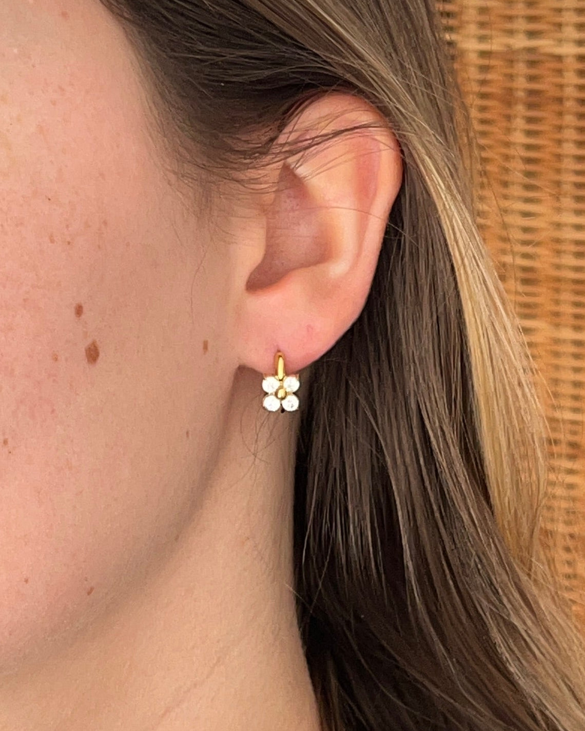 Créoles dorées avec fleur en strass DOMITILLE