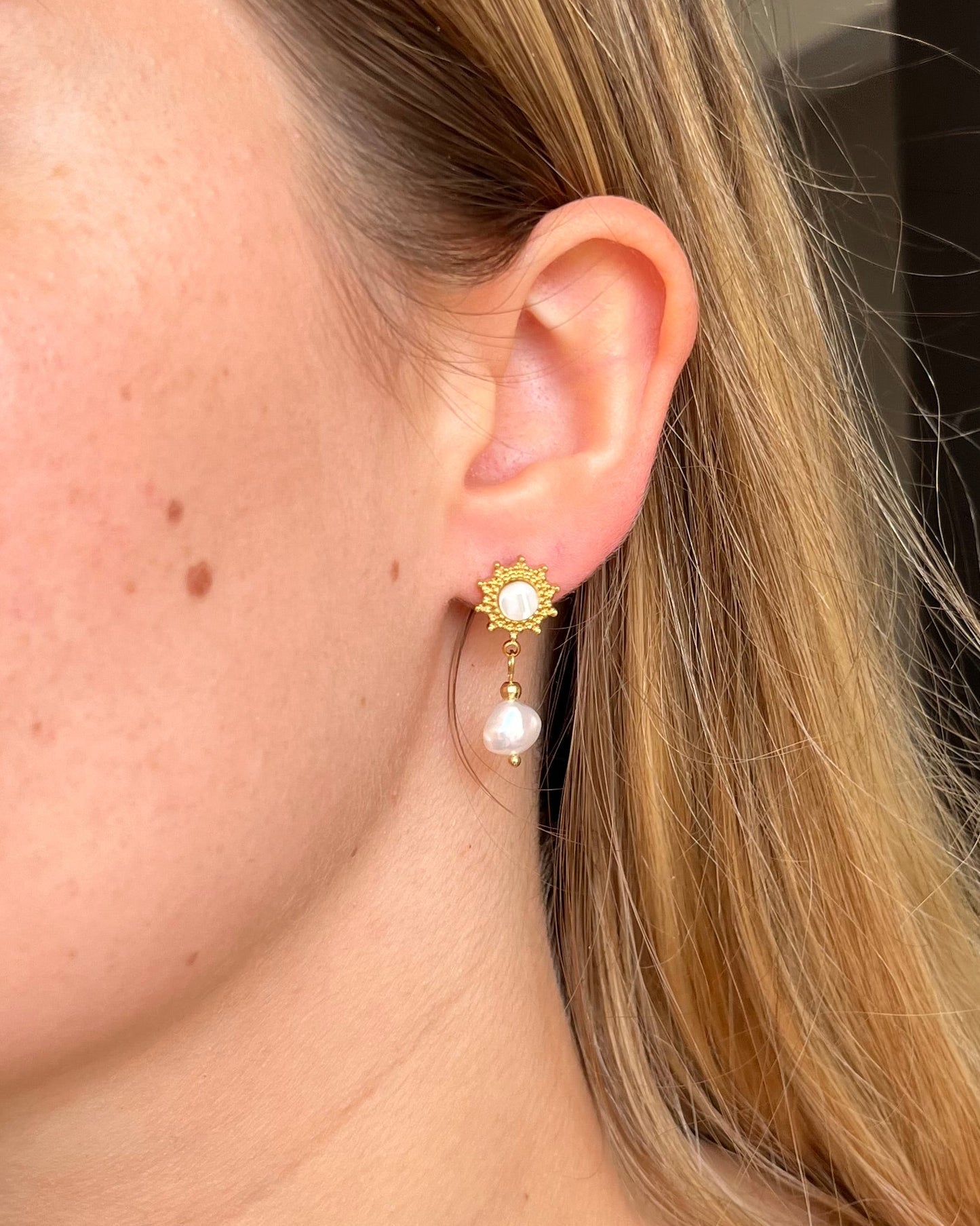 Puces d'oreilles nacre perle d'eau douce soleil NOVA