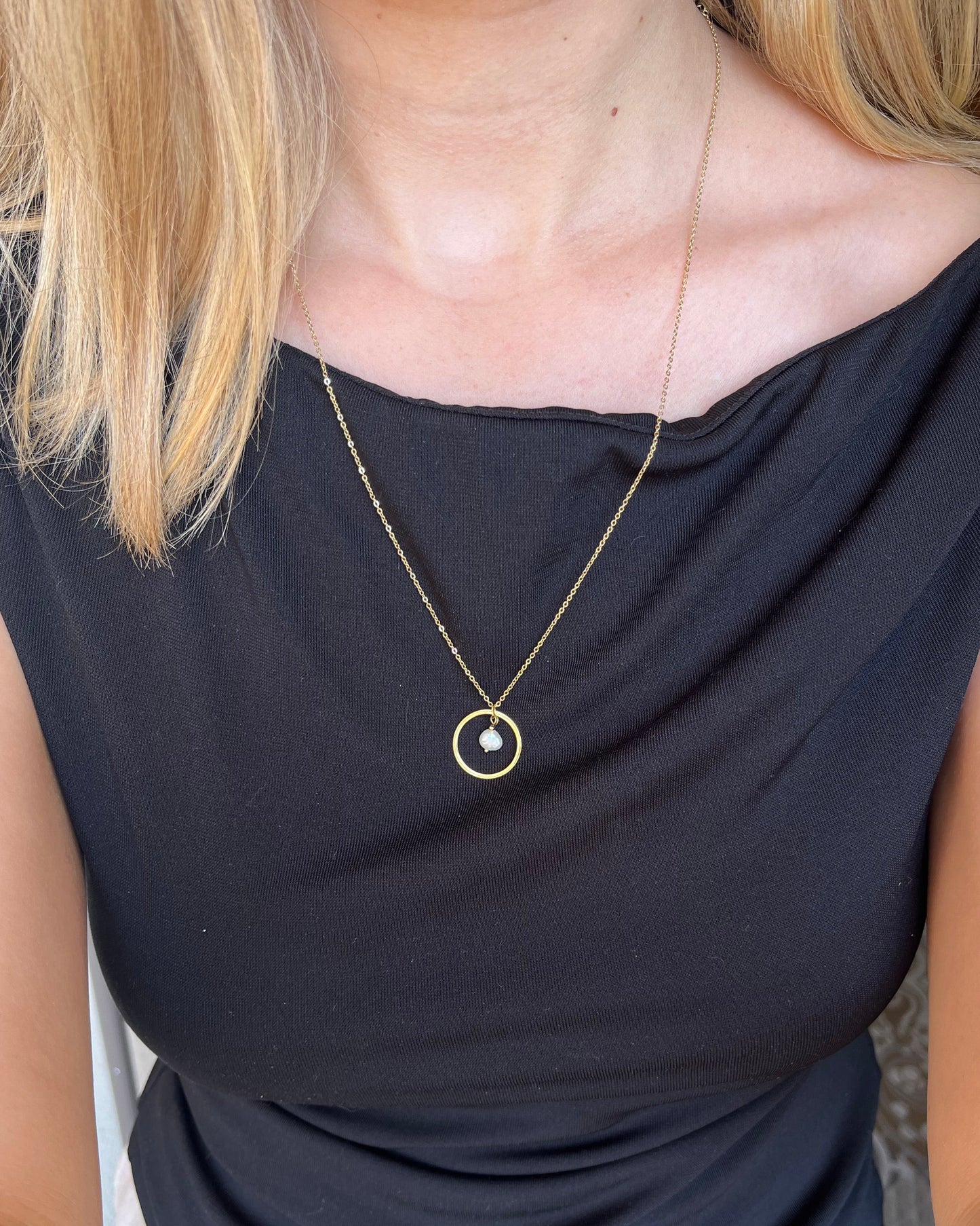 Collier avec anneau et perle d'eau douce SOURCE