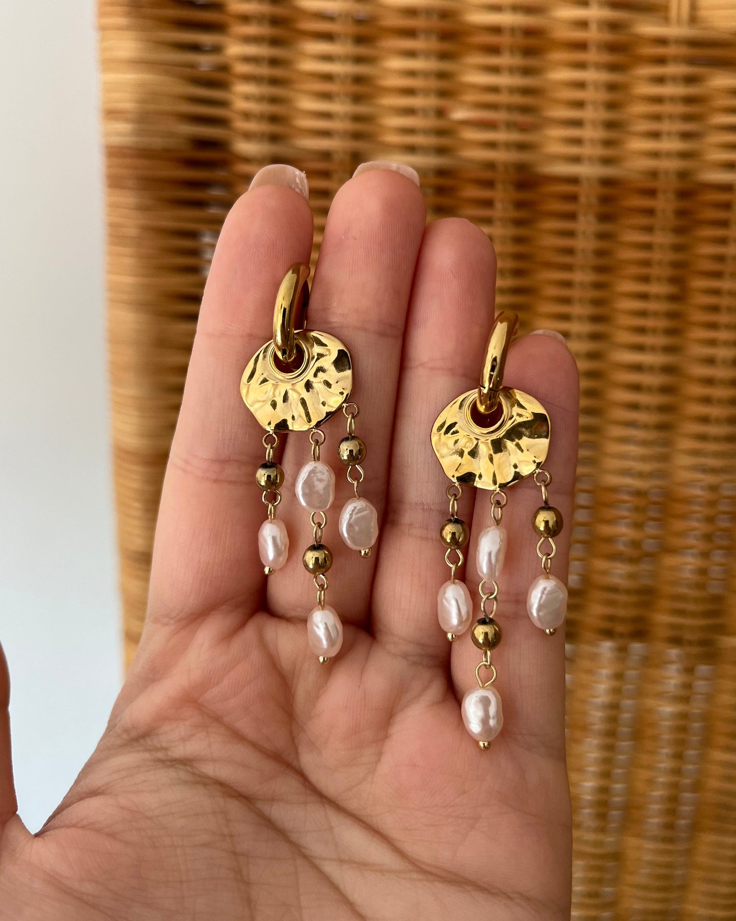 Boucles d'oreilles avec perles dorées et en résine ROME