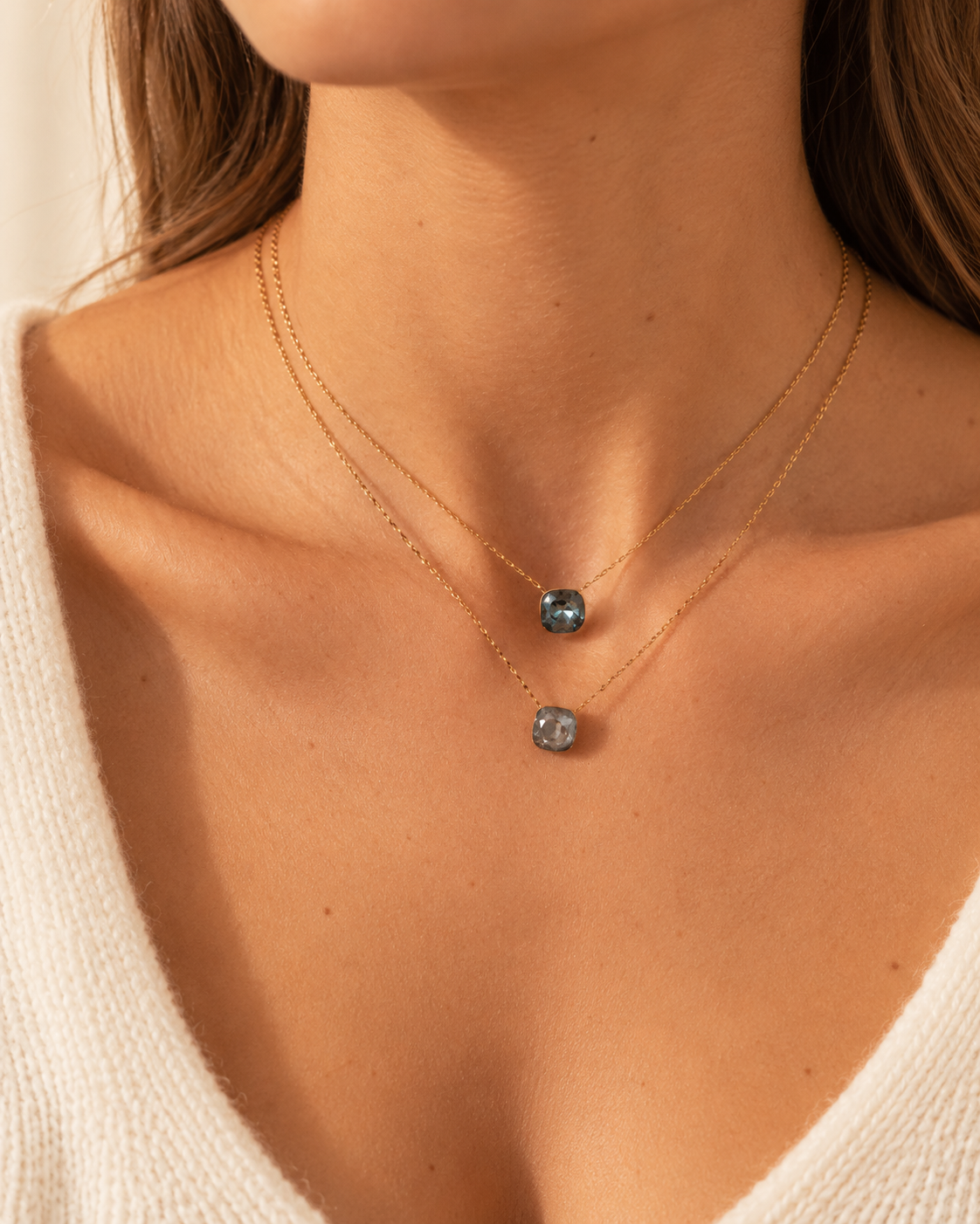 Précommande Collier avec pendentif carré en cristal de Swarovski BEA