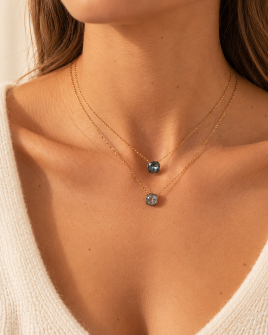 Précommande Collier avec pendentif carré en cristal de Swarovski BEA