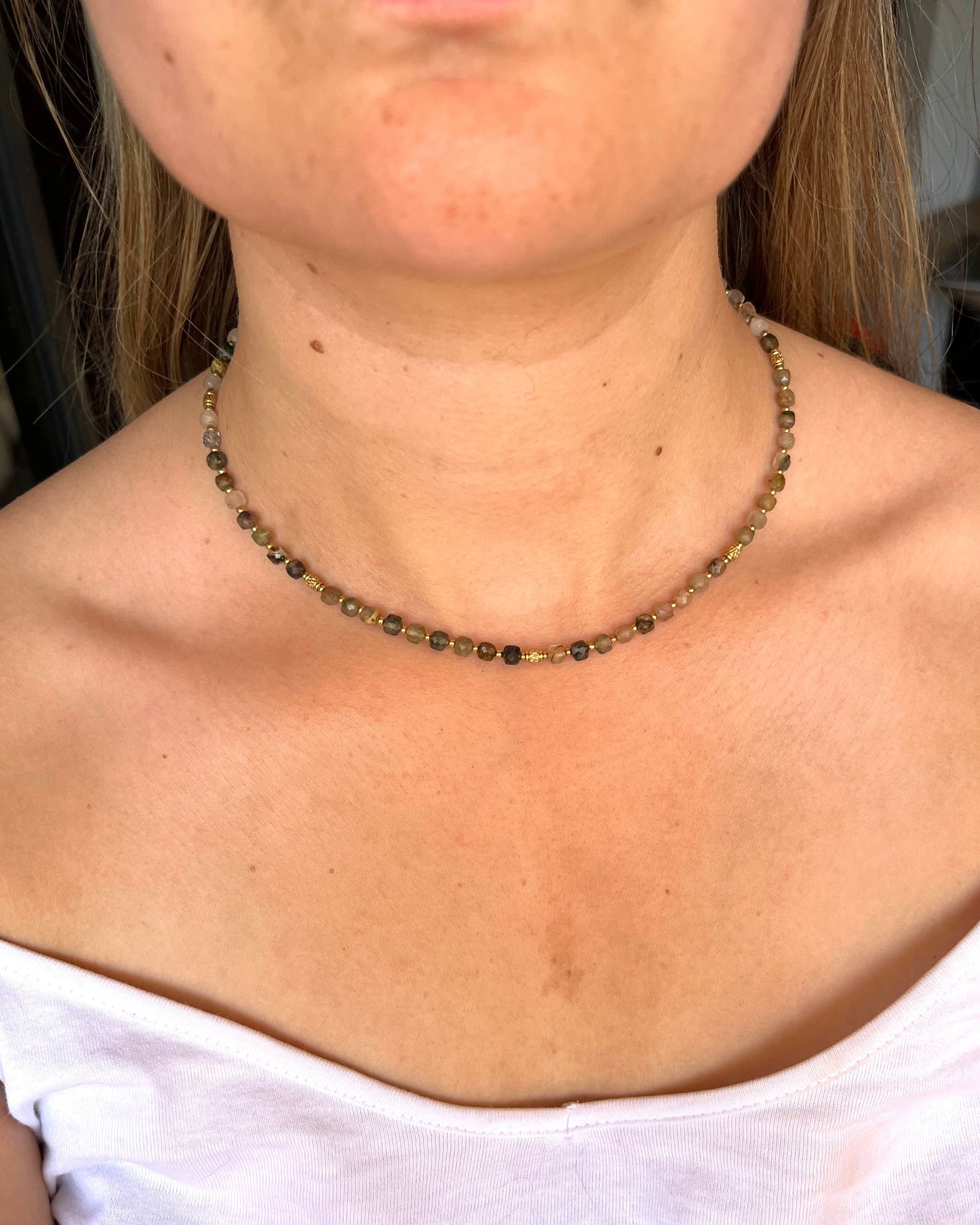 Collier en pierres naturelles cubiques CLEMENCE