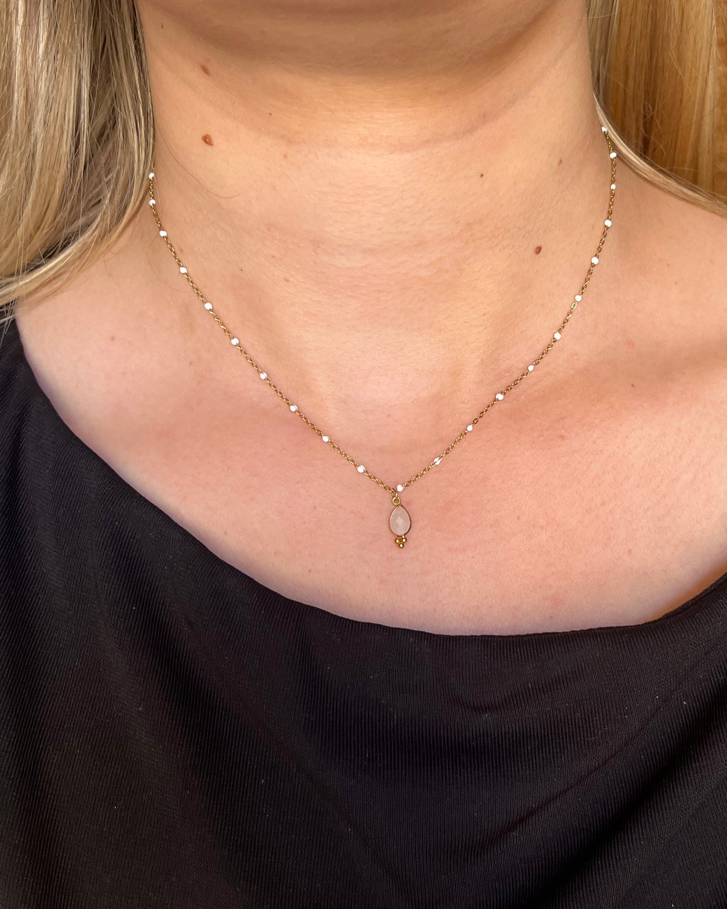 Collier avec pendentif goutte en pierre naturelle GOUTTE