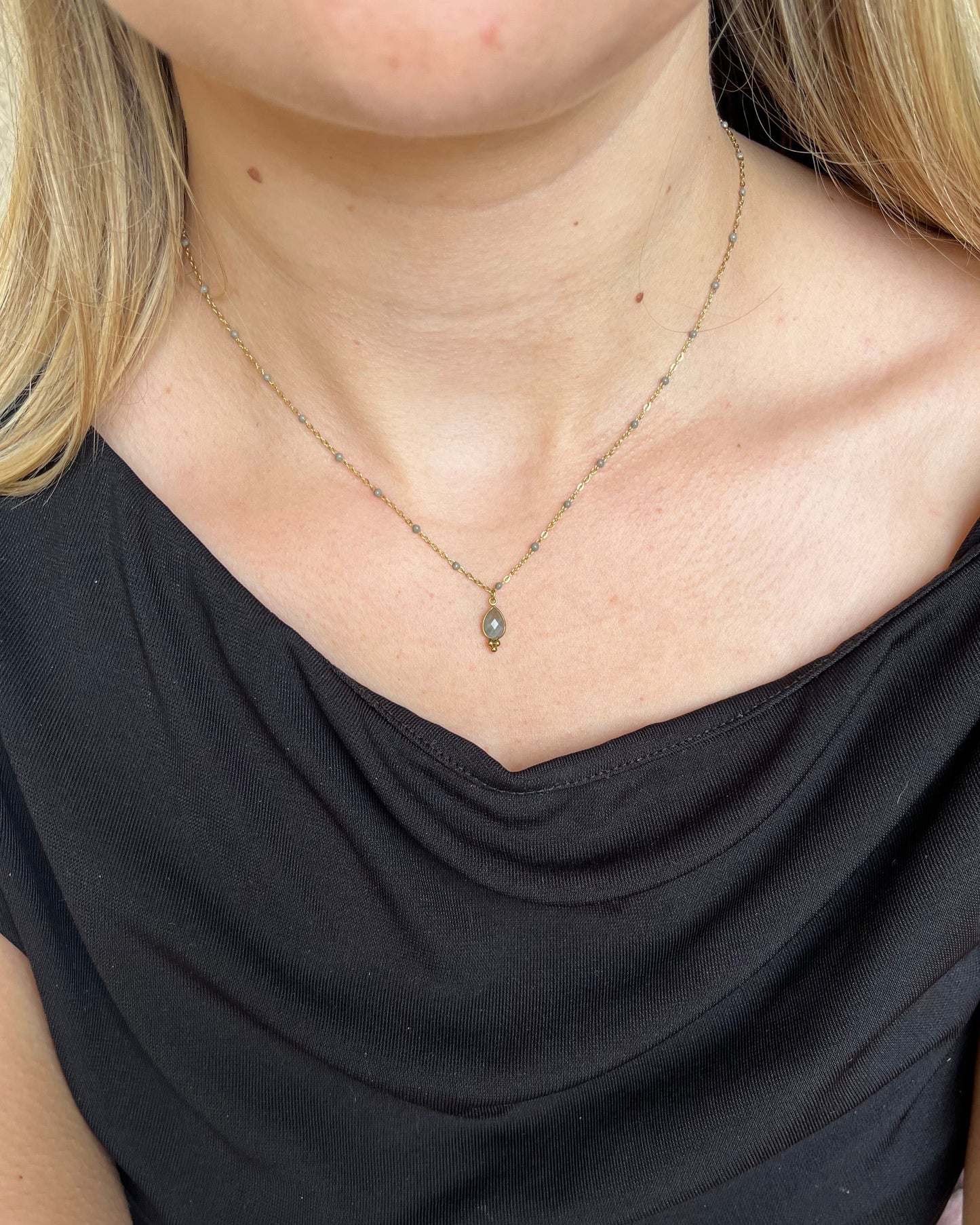 Collier avec pendentif goutte en pierre naturelle GOUTTE