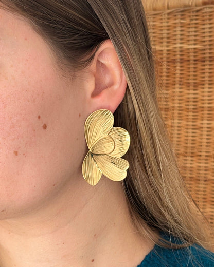 Grandes boucles d'oreilles fleurs dorées en acier ANAELLE
