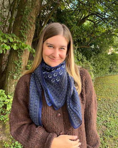 Foulard bleu minimaliste LOU