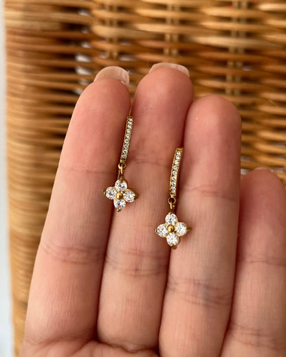 Créoles dorées avec fleur en strass LOANIE