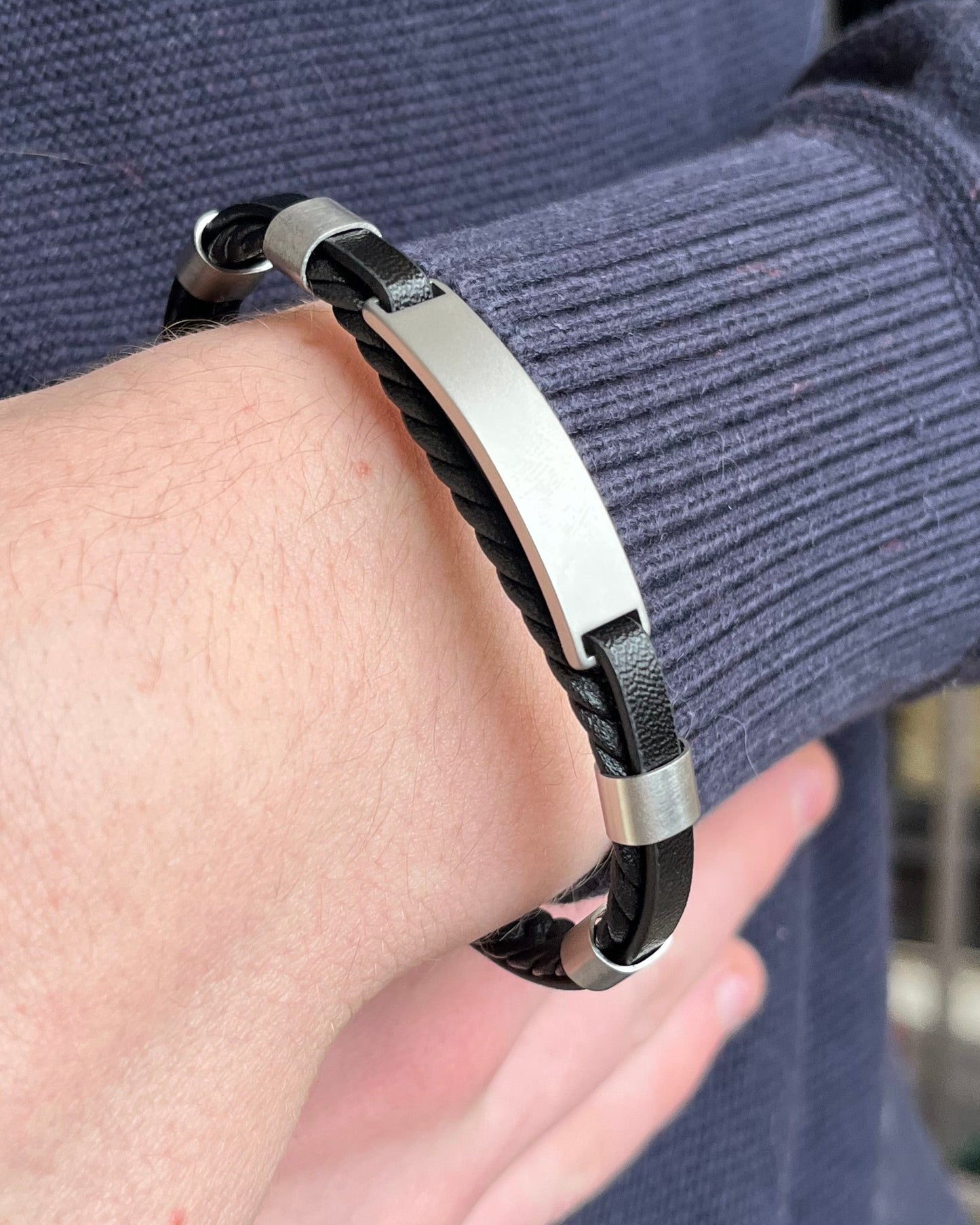 Bracelet cuir noir avec plaques métalliques Homme TOM