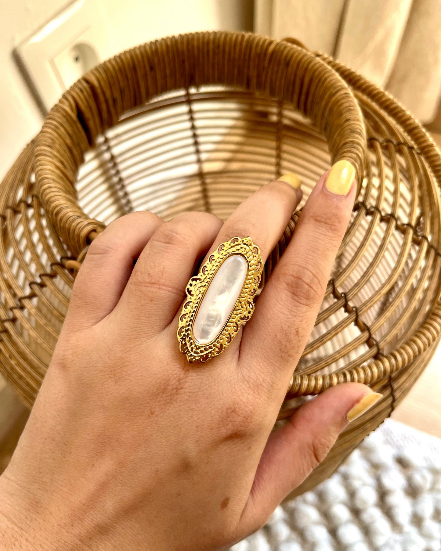 Bague dorée longue et pierre naturelle LOUISY