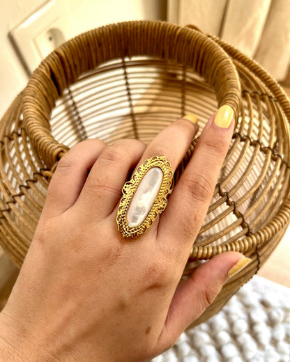Bague dorée longue et pierre naturelle LOUISY