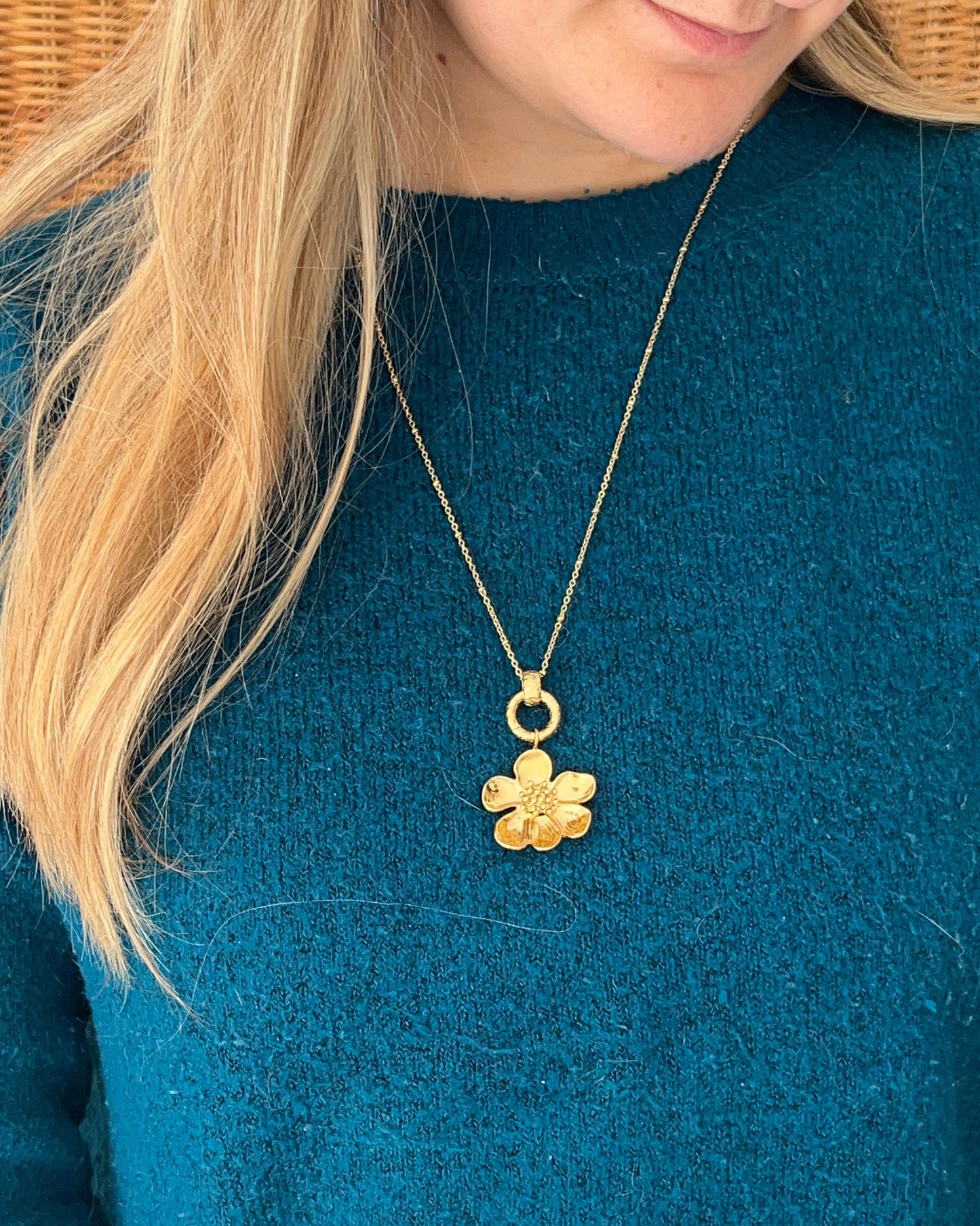 Collier doré avec pendentif grosse fleur EULALIE