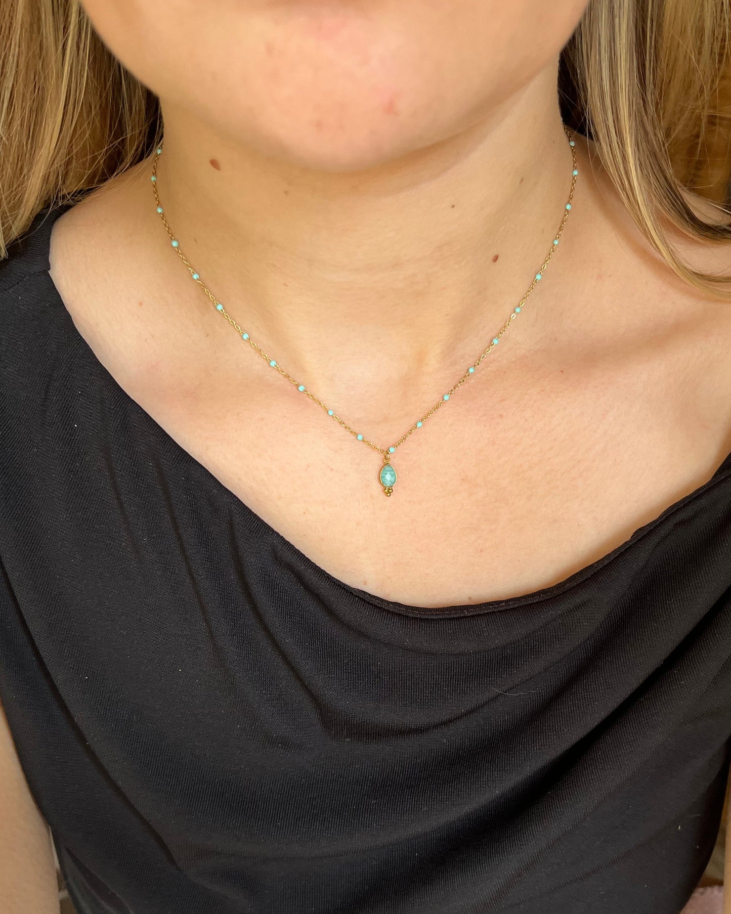 Collier avec pendentif goutte en pierre naturelle GOUTTE