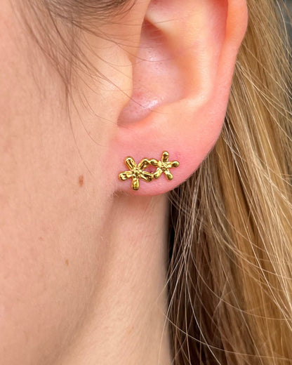 Puces d'oreilles deux fleurs dorées en acier inoxydable FLAVIE