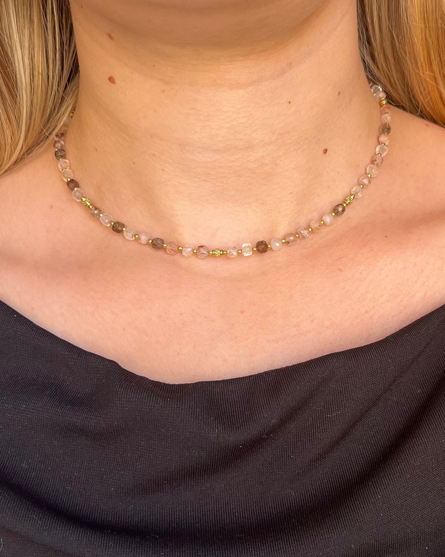 Collier en pierres naturelles cubiques CLEMENCE