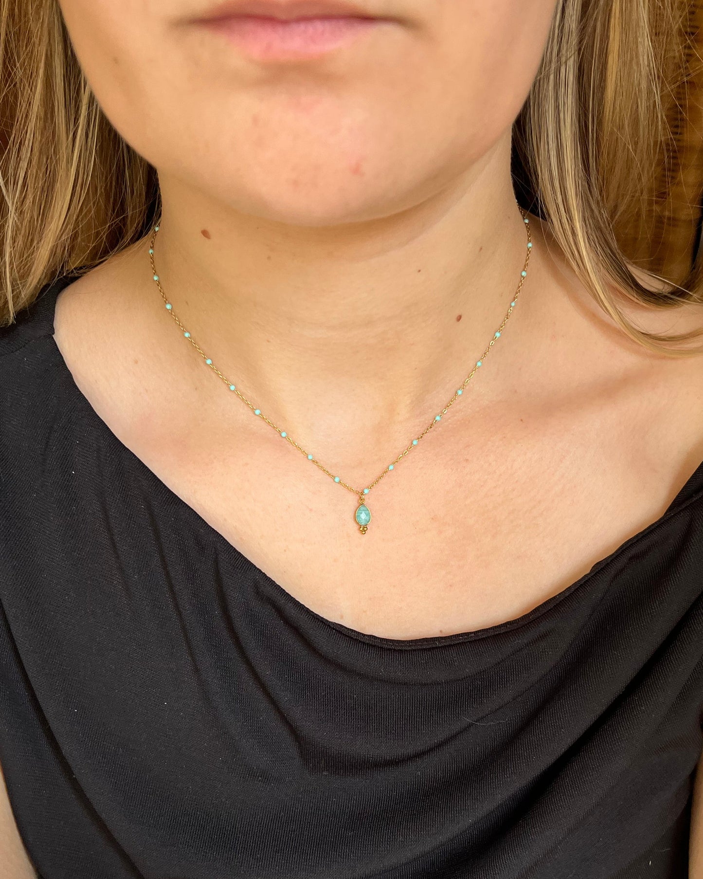 Collier avec pendentif goutte en pierre naturelle GOUTTE
