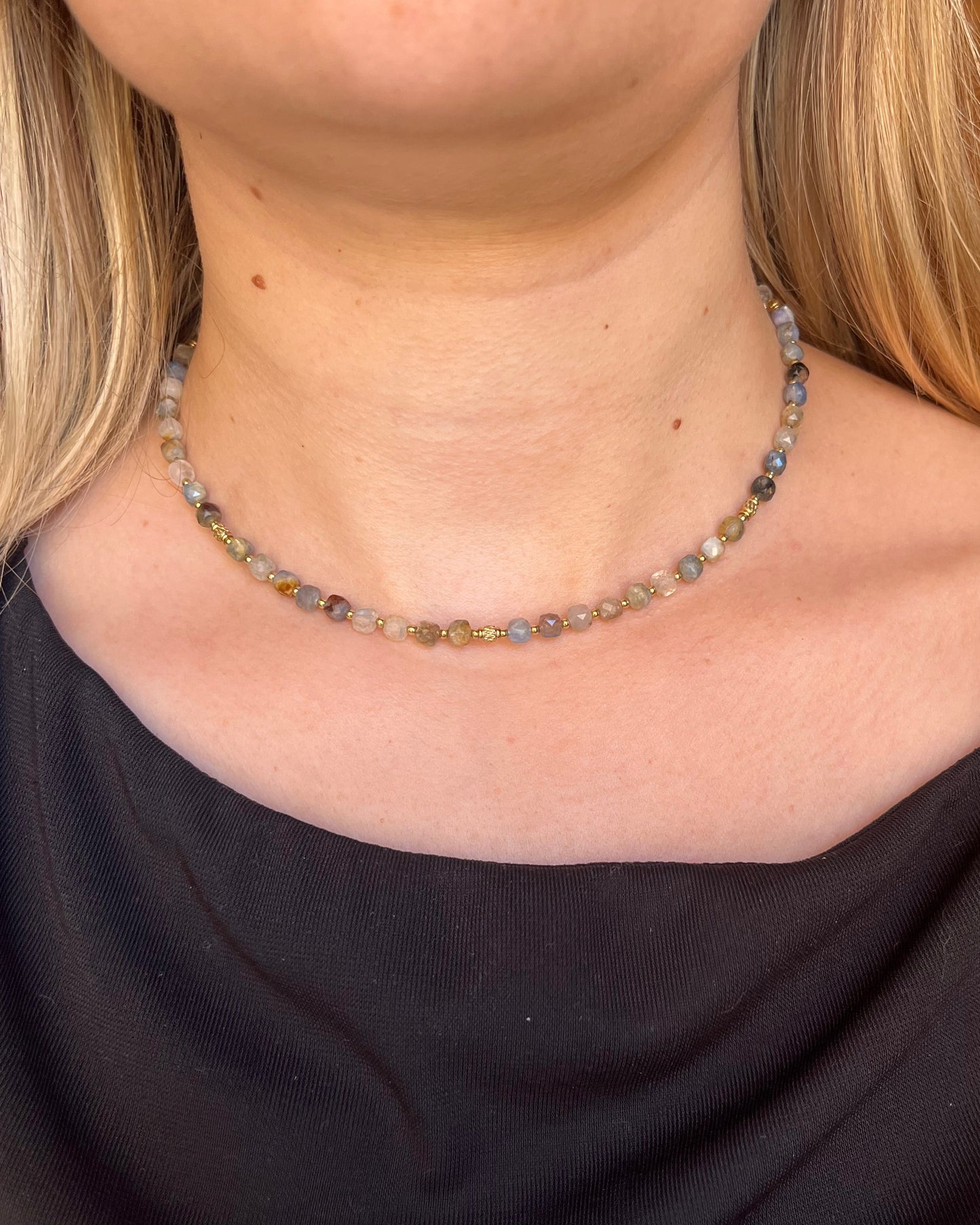 Collier en pierres naturelles cubiques CLEMENCE