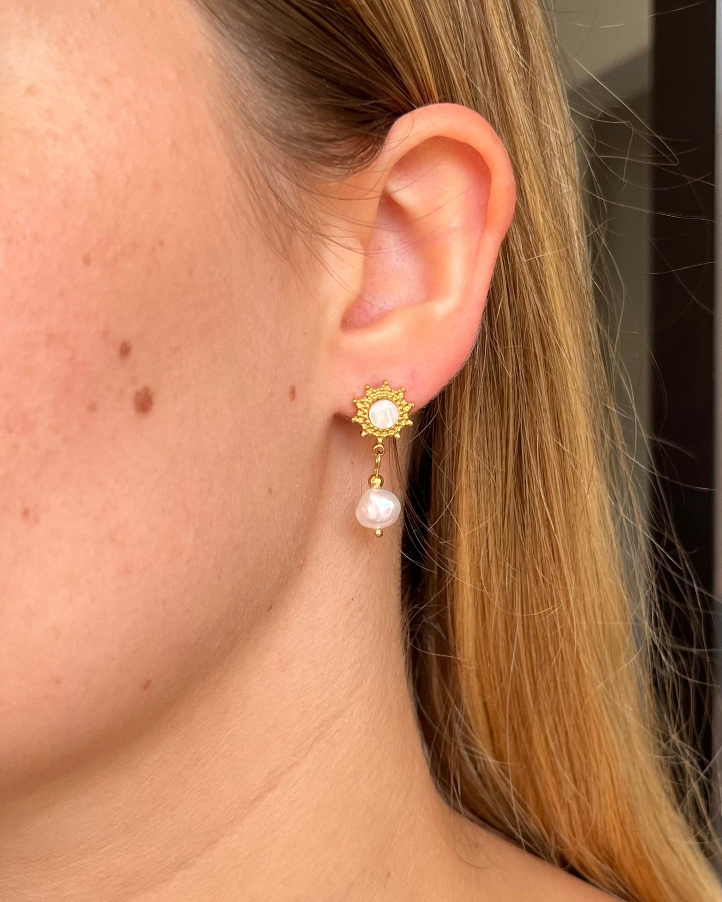 Puces d'oreilles nacre perle d'eau douce soleil NOVA