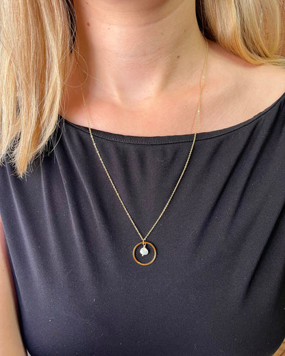 Collier avec anneau et perle d'eau douce SOURCE