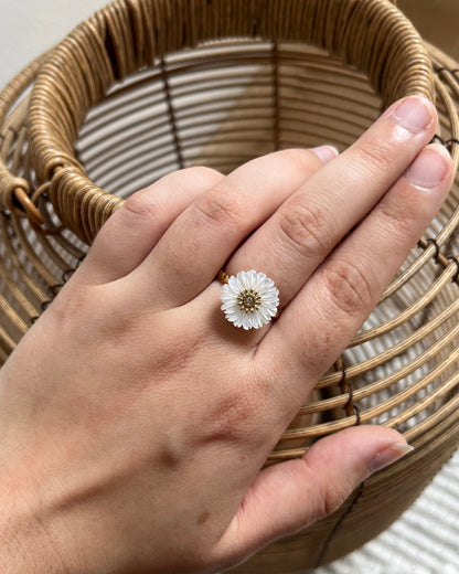 Bague marguerite en nacre blanche MARGUERITE