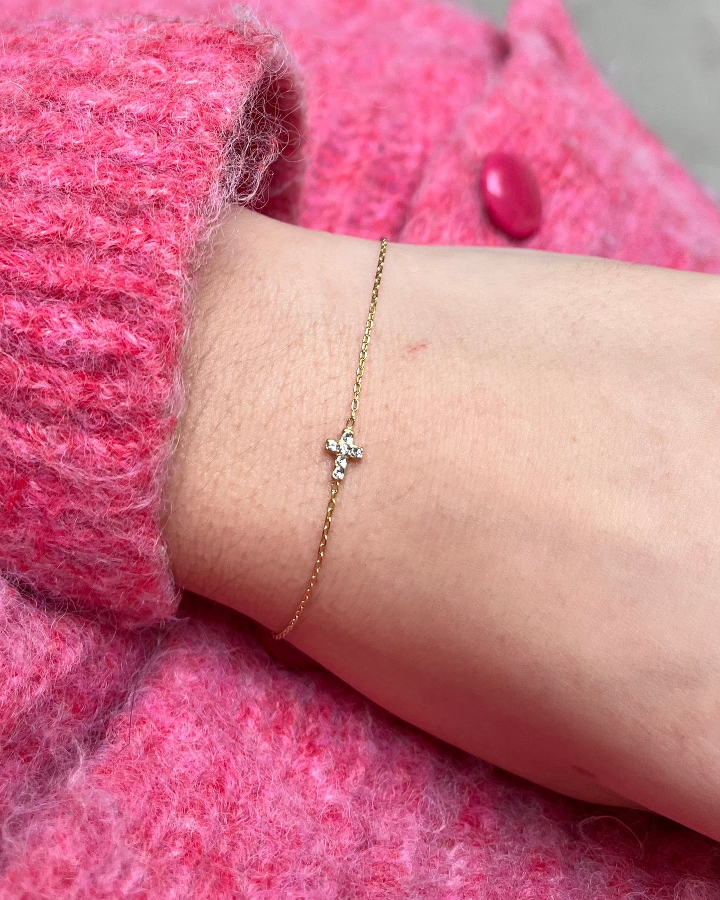 Bracelet petite croix chrétienne avec strass MINI MADELEINE
