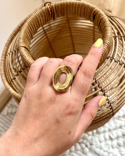 Bague dorée ovale JOLERI