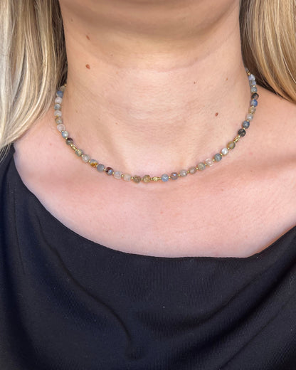 Collier en pierres naturelles cubiques CLEMENCE
