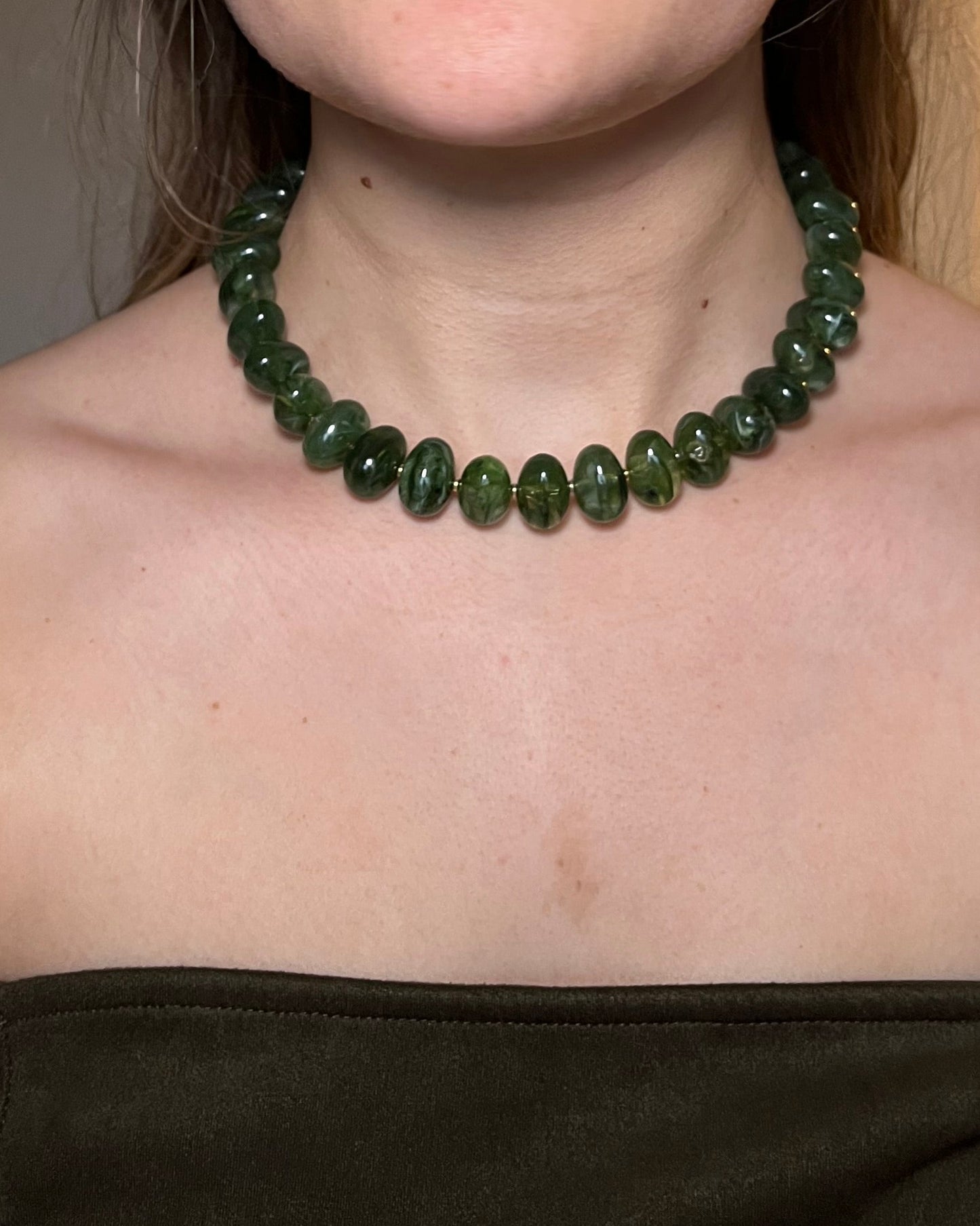 Collier perles de résine rondes kaki AMANDE