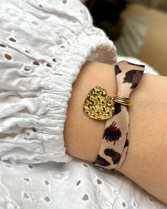 Bracelet en tissu léopard breloque coeur LEO