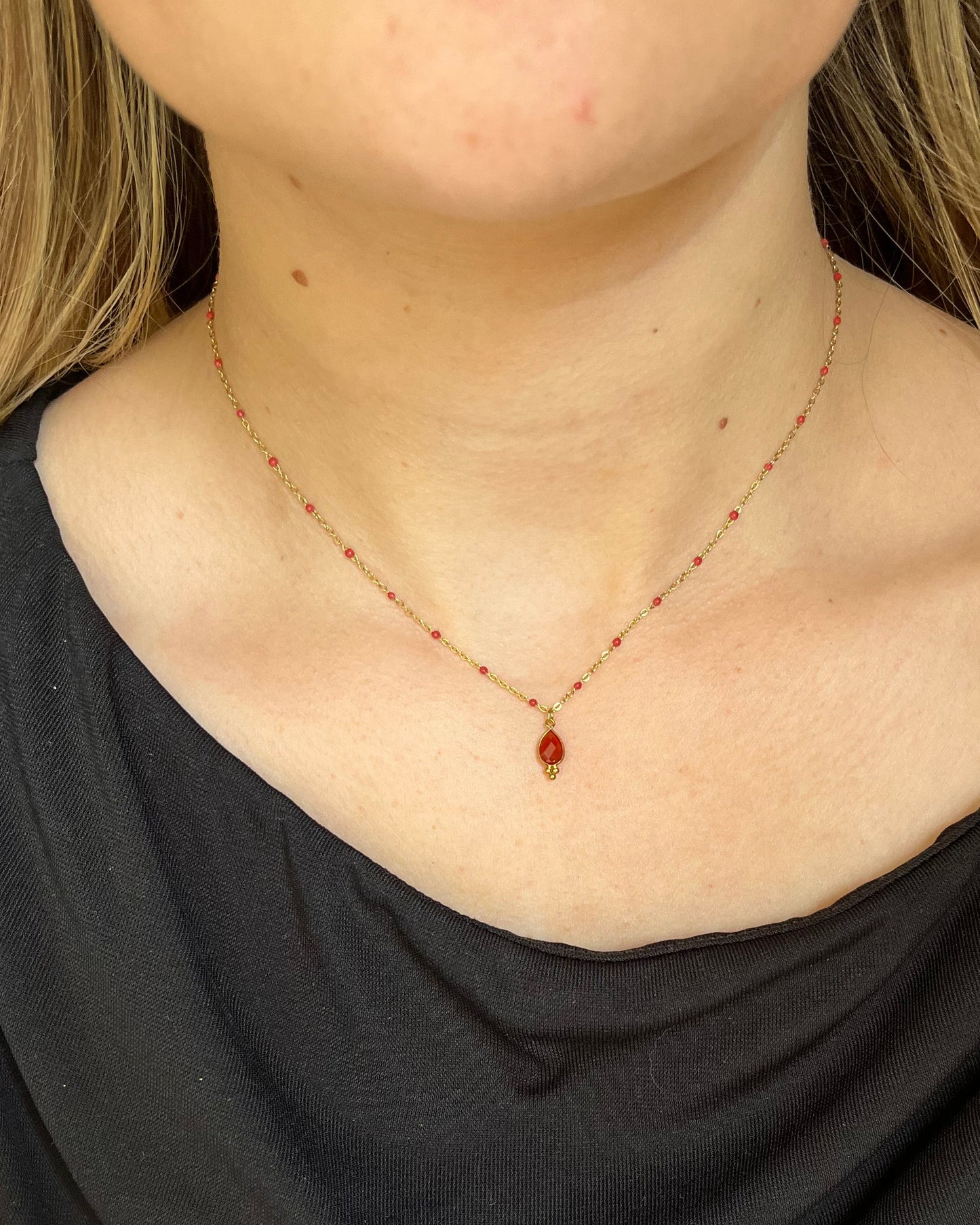 Collier avec pendentif goutte en pierre naturelle GOUTTE