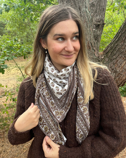Précommande Foulard marron avec fleurs MELODIE