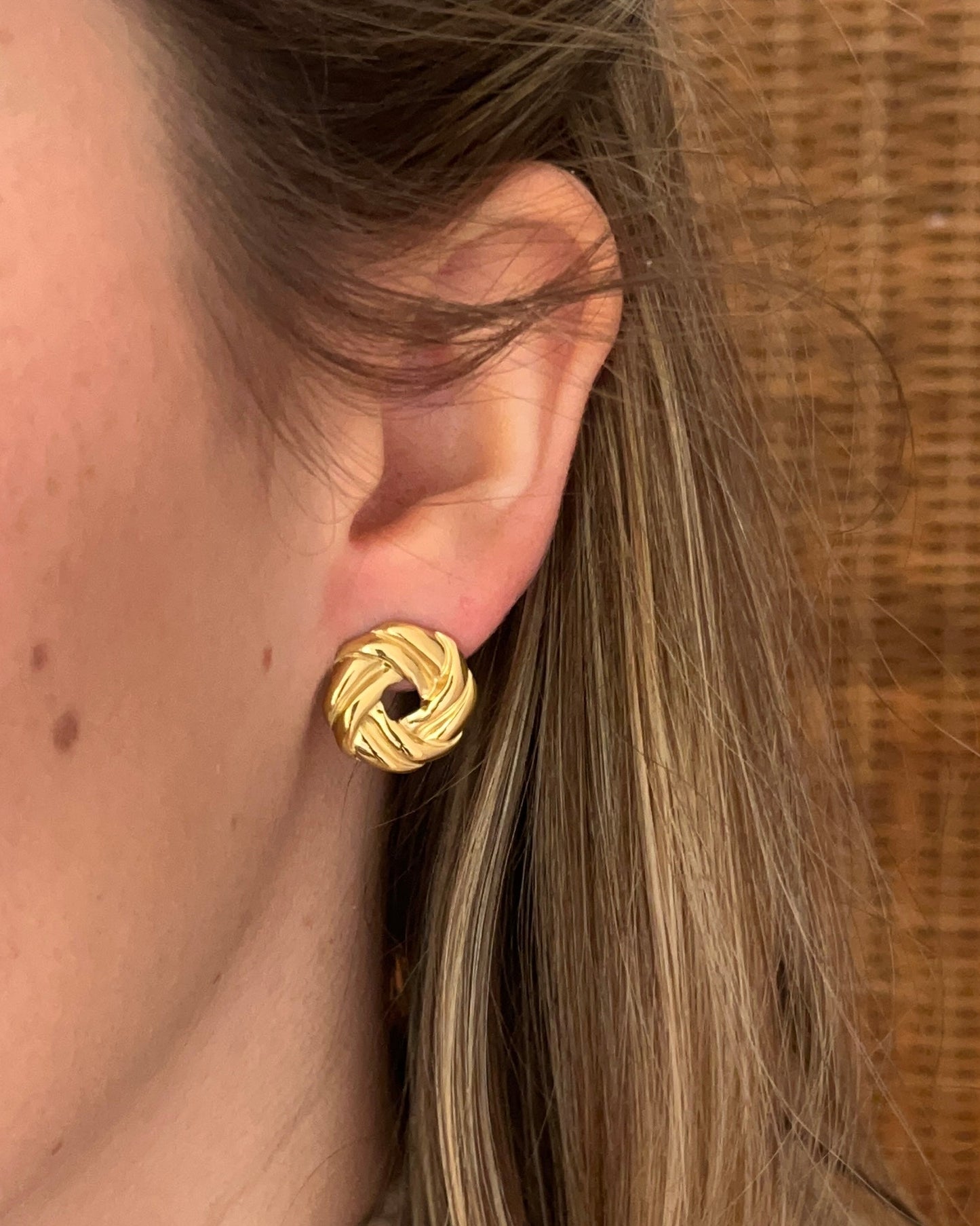 Boucles d'oreilles avec noeud doré INGRID