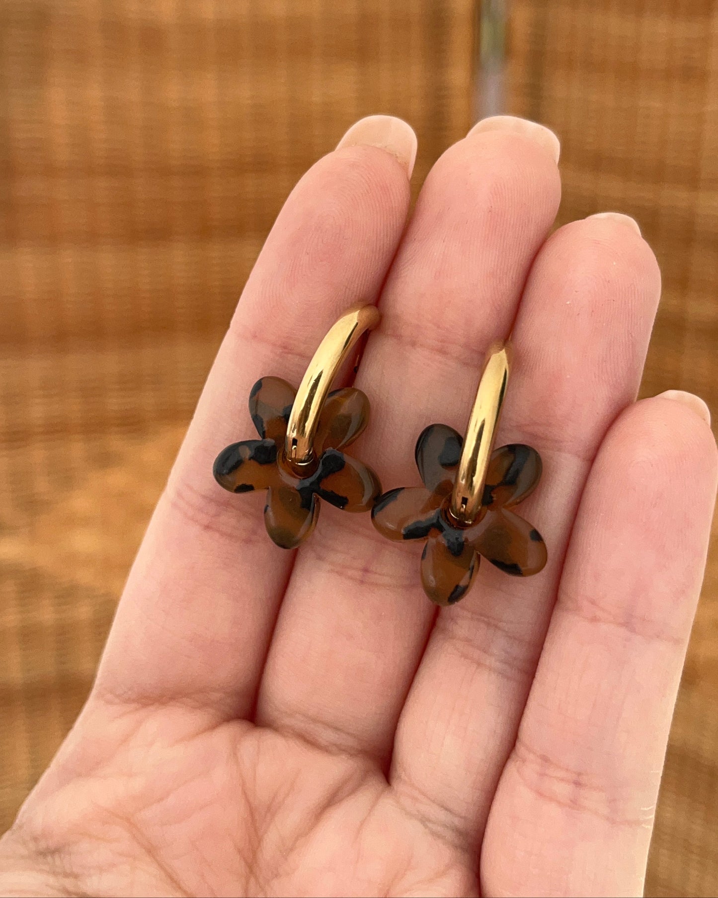 Boucles d'oreilles pampille fleur résine AVA léopard