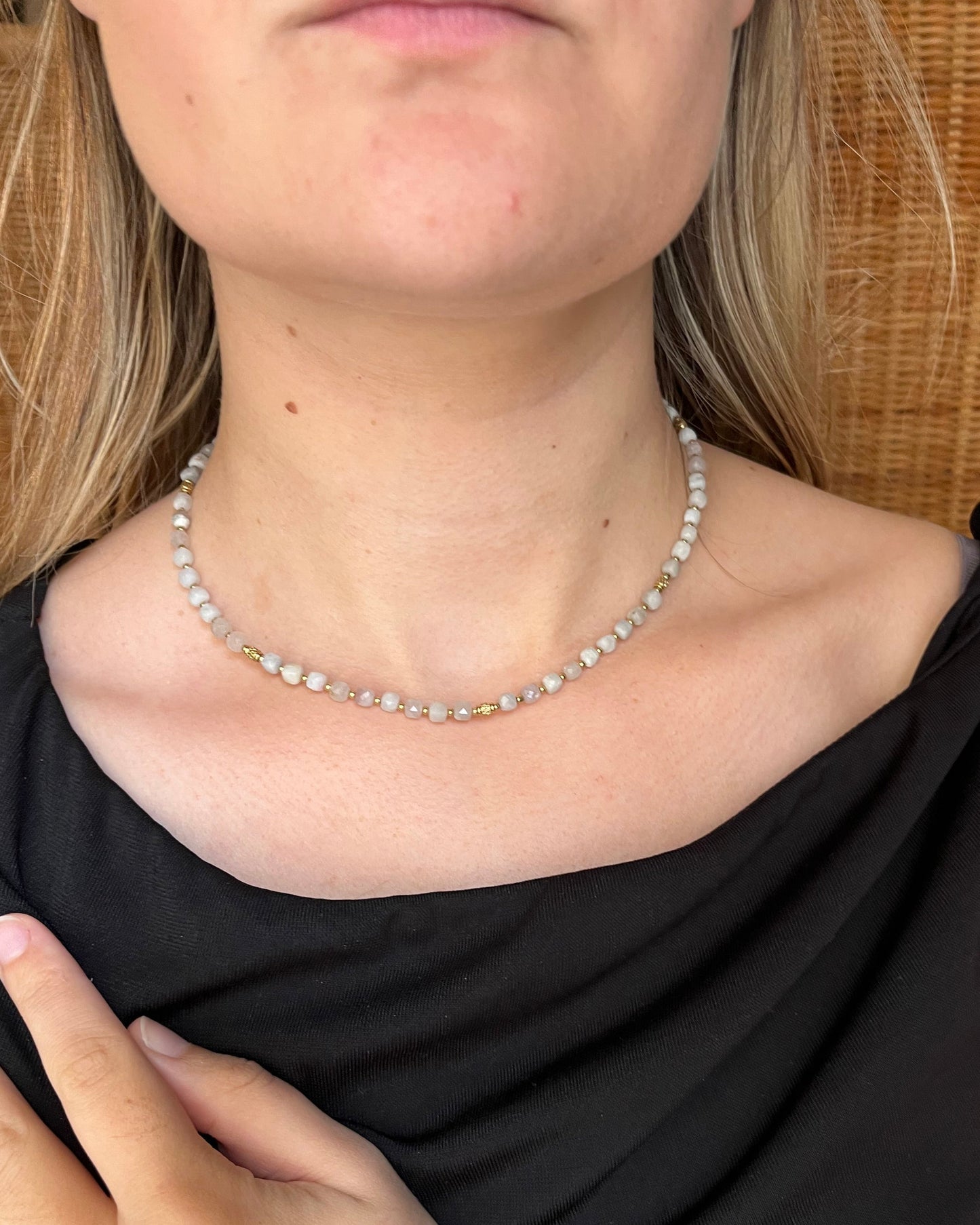 Collier en pierres naturelles cubiques CLEMENCE