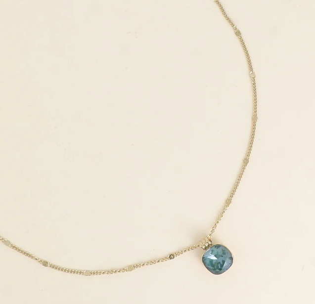 Précommande Collier avec cristal carré Swarovski CLARISSE