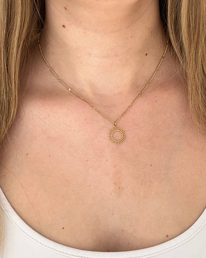 Collier doré avec pendentif soleil en acier FLAMY