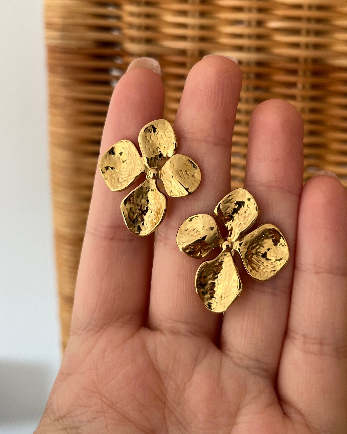 Puces d'oreilles Fleurs élégantes en acier DEBORAH