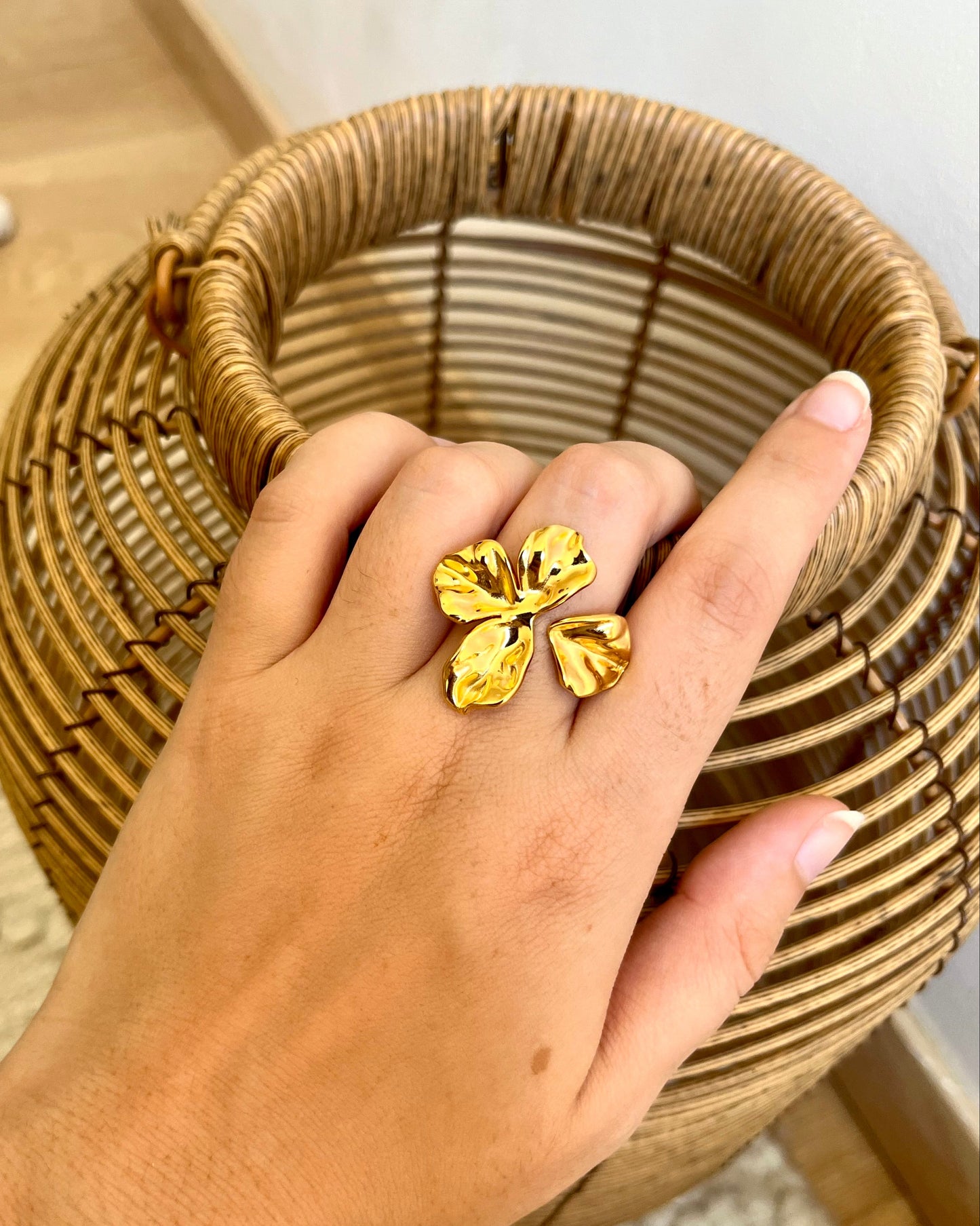 Bague dorée en acier fleur FELICITE