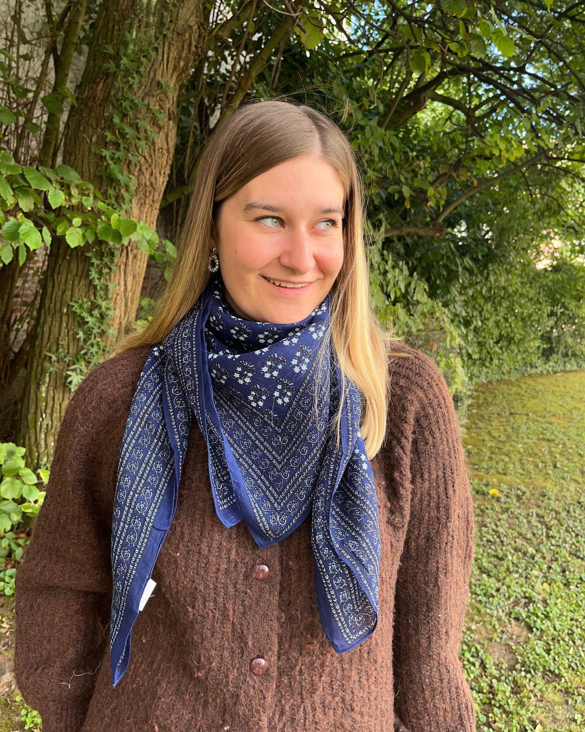 Foulard bleu minimaliste LOU
