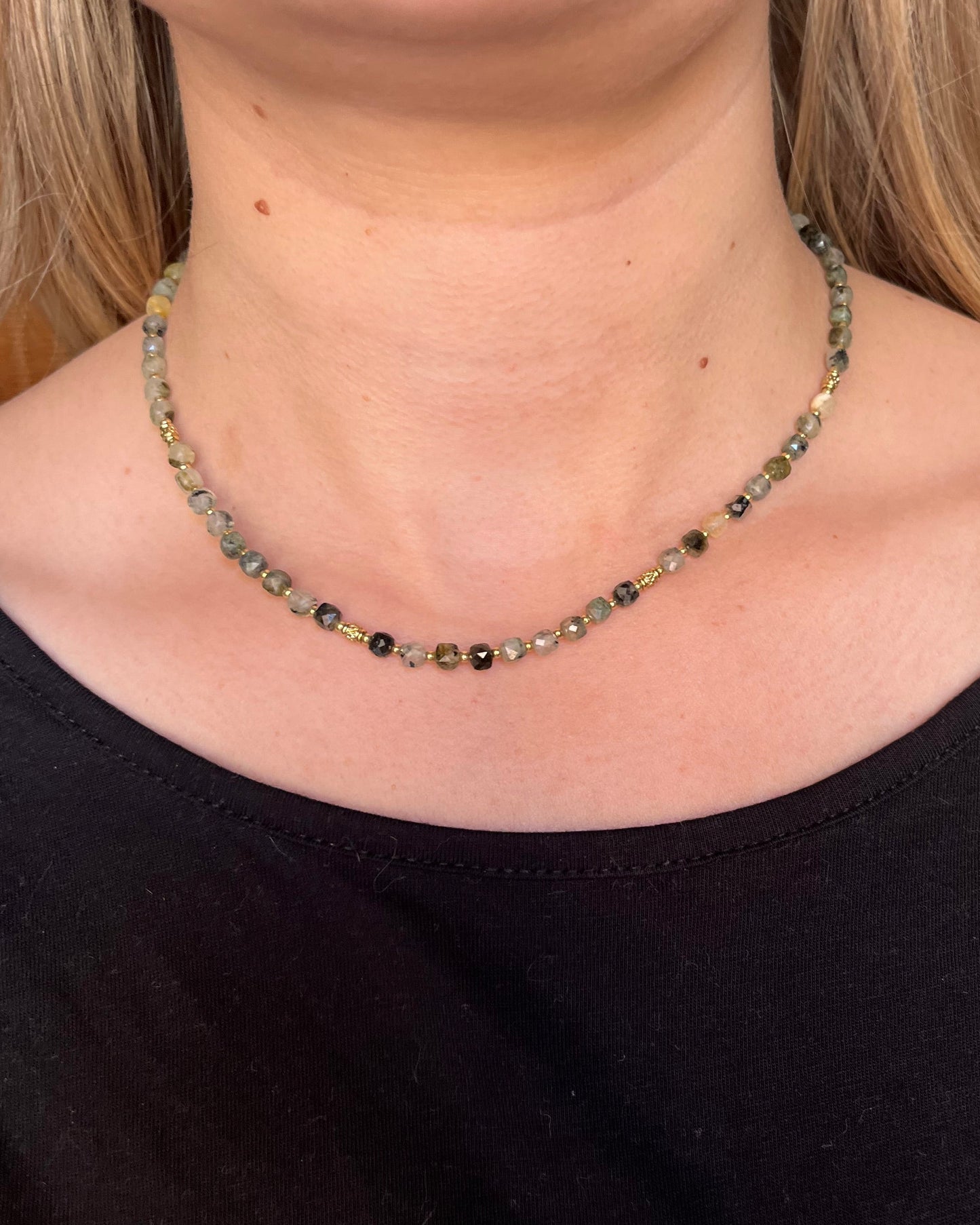 Collier en pierres naturelles cubiques CLEMENCE