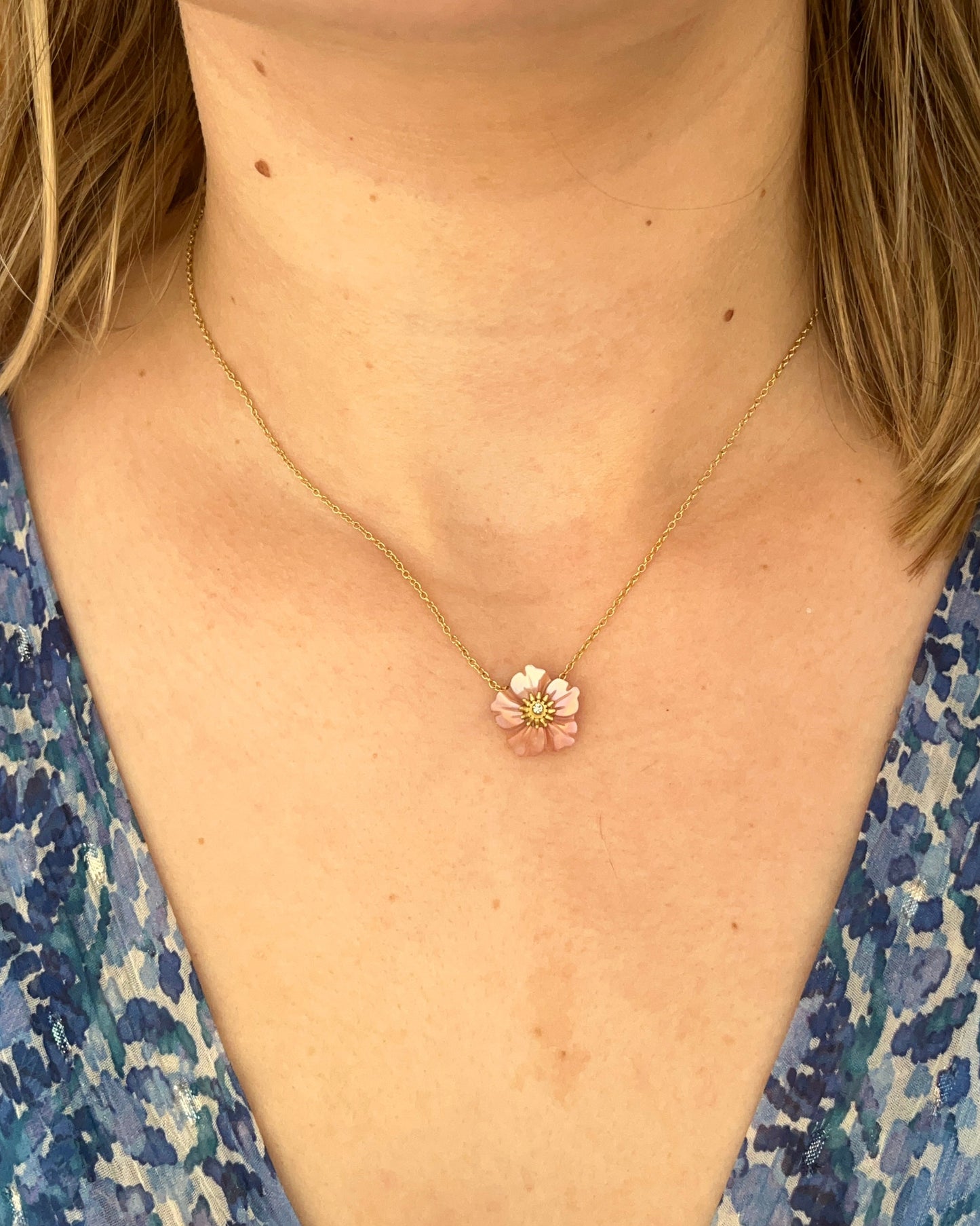 Collier fleur rose en nacre rose AZEL