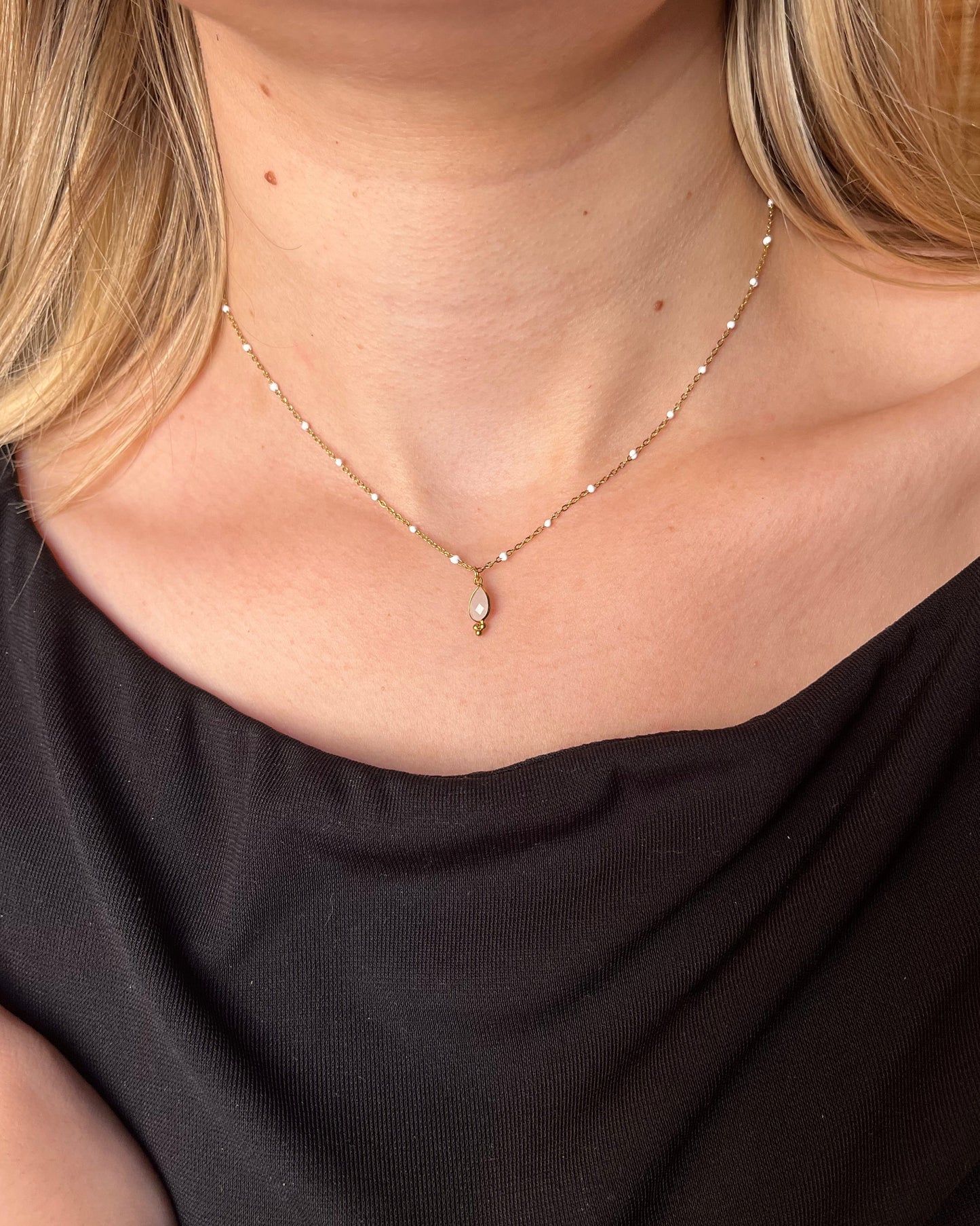 Collier avec pendentif goutte en pierre naturelle GOUTTE