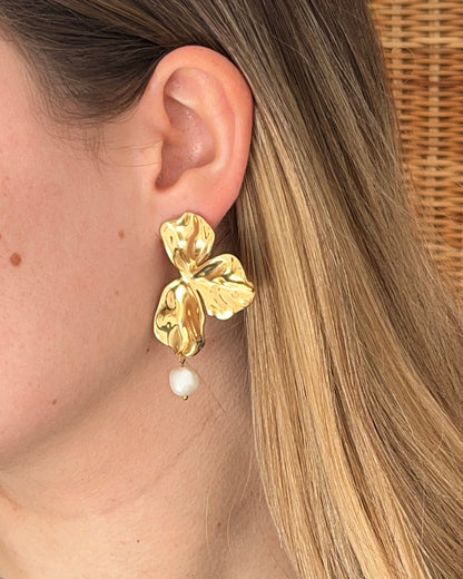 Grandes boucles d'oreilles fleurs dorées avec perles OMBELINE