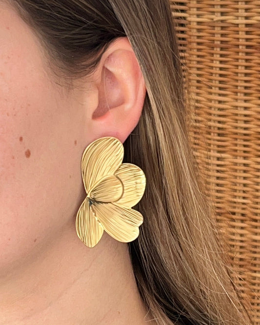 Grandes boucles d'oreilles fleurs dorées en acier ANAELLE