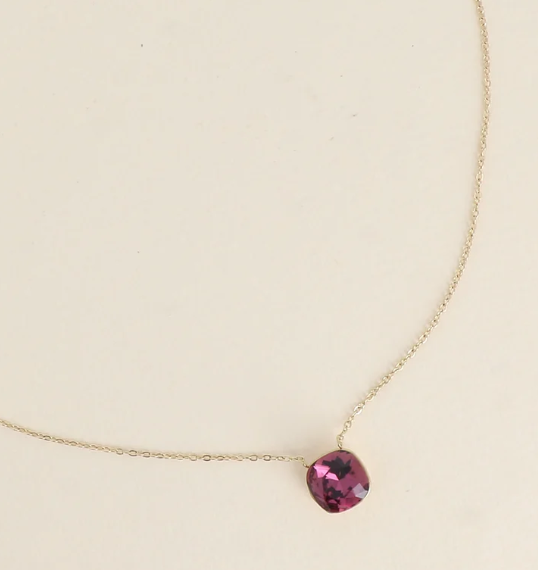 Précommande Collier avec pendentif carré en cristal de Swarovski BEA
